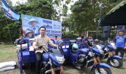 Sejahterakan Petani, Ibas Bagikan Sepeda Motor dan Sembako di Ngawi - JPNN.com