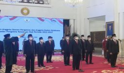 Jokowi Lantik Kepala BPKH Baru, Anggito Berharap Hal Ini - JPNN.com
