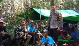 Prajurit TNI dan Polri Terus Bergerak Cari Warga Hilang di Hutan Perbatasan Indonesia - Malaysia - JPNN.com