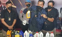 Polisi Bongkar Pabrik Oli Palsu di Kota Semarang, Omzetnya Fantastis - JPNN.com