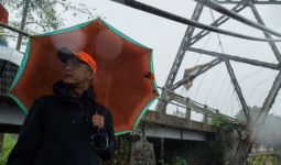 Jembatan Rusak di Kendal, Ganjar tidak Tinggal Diam, Ini yang Dilakukan - JPNN.com