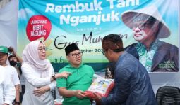 Gus Muhaimin Serahkan Bibit Jagung ke Kelompok Tani di Nganjuk, Sebegini Nominalnya - JPNN.com