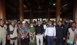 Jhonlin Group Umrahkan 70 Warga Tanah Bumbu, Gratis - JPNN.com