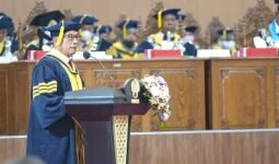 Moeldoko Singgung Politik Identitas Saat Menerima Anugerah Doktor HC - JPNN.com