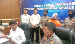 Bos Travel di Makassar Dipakaikan Baju Tahanan, Ternyata Ini Kejahatannya - JPNN.com