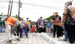 Ganjar Targetkan 95 Persen Jalan di Jateng Mulus pada Akhir Tahun - JPNN.com