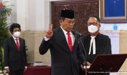 Dilantik Jokowi Jadi Pimpinan KPK, Johanis Tanak: Kiranya Tuhan Menolong Saya - JPNN.com