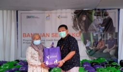 Rekind dan Pupuk Indonesia Bagikan Ratusan Paket Sembako di Kalibata - JPNN.com