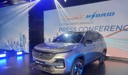 Wuling Almaz Hybrid Punya 3 Mode, Bisa Mengecas Saat di Lampu Merah - JPNN.com