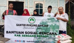 Santri Dukung Ganjar Sumut Salurkan Bantuan kepada Korban Banjir di Kabupaten Serdang Bedagai - JPNN.com