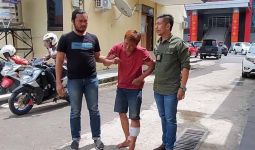 Penjambret Sadis Ambruk Ditembak Polisi, Lihat Tuh, Kakinya Dibalut Perban - JPNN.com