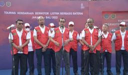 Kampanye Kendaraan Ramah Lingkungan, Menhub Lepas Touring Mobil Listrik Jakarta-Bali - JPNN.com