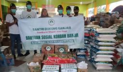 Santri Dukung Ganjar Bantu Warga Terdampak Banjir Bandang di Banyuwangi - JPNN.com