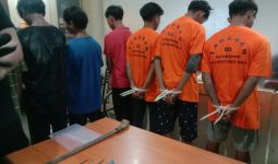 8 Pelaku Penyerangan Warkop di Makassar Ditangkap, Lihat Barang Buktinya - JPNN.com