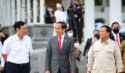 Presiden Jokowi Kembali Bicara Sosok Calon Pemimpin Berambut Putih, Sebut Nama Prabowo - JPNN.com
