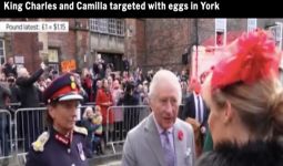Ups, Raja Charles III dan Ratu Camilia Dilempari Telur saat Kunjungan Kerja - JPNN.com