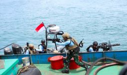 Pasukan Khusus TNI AL Merangsek ke Atas Kapal Secara Senyap - JPNN.com
