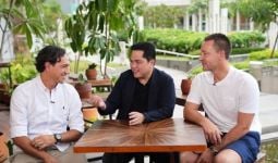 Erick Thohir Suguhkan 2 Makanan Khas Indonesia kepada John Terry dan Alessandro Nesta - JPNN.com