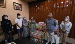 Mensos Risma Berikan Bantuan Kepada Nazril, Bayi 6 Bulan yang Alami Kelainan - JPNN.com