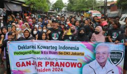 Kowarteg Bersama Ratusan Pedagang di Pasar Permai Koja Dukung Ganjar jadi Presiden - JPNN.com