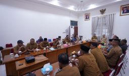 Kurang Direspons Bupati Adil, Rombongan Kades dari Meranti Temui Gubernur Syamsuar - JPNN.com
