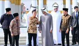 Sebelum ke Bali, Jokowi Ajak Presiden Emirat Arab ke Solo Resmikan Masjid, Lihat Ekspresi Gibran - JPNN.com