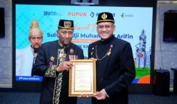 Sultan Kutai Kartanegara Beri Gelar Kehormatan Dirut Pupuk Kaltim - JPNN.com