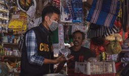Datangi Pedagang di Pasar, Bea Cukai Ajak Masyarakat Gempur Rokok Ilegal - JPNN.com