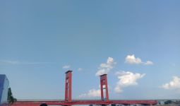 Perjalanan Jembatan Ampera Berganti Warna, dari Kelir Asli pada 1965 Hingga Jadi Merah - JPNN.com