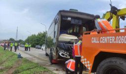 Bus Peziarah asal Banten Terguling di Tol Cipali, Begini Kronologinya - JPNN.com