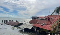 Cuaca Ekstrem, Satu Unit Rumah di Tanjungpinang Roboh - JPNN.com