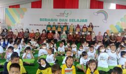Kunjungi Palembang, Ibu Negara & Bu Nyai Ma'ruf Bagikan Hadiah di PAUD - JPNN.com