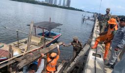 Bakamla RI Tertibkan Dermaga Liar di Kawasan Pantai Utara Jakarta - JPNN.com