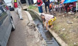 Pengungsi Korban Gempa Cianjur Gunakan Air Selokan untuk Beraktivitas - JPNN.com