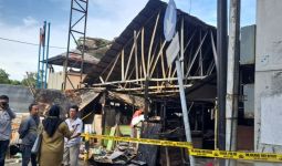 Puluhan Kios di Pasar Cinde Ludes Terbakar, Kompol Ria: Kebakaran Diawali Suara Ledakan - JPNN.com