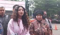 Dewi Perssik Ajak Ibunda Ke Polres Jakarta Selatan, Mau Ketemu Haters? - JPNN.com