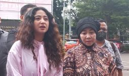 Sindir Angga Wijaya, Dewi Perssik Bantah Cemburu - JPNN.com