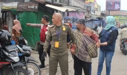 Satpol PP Kabupaten Tangerang Menertibkan Anak Jalanan dan Gelandangan - JPNN.com
