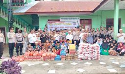 Jumat Berkah, Kapolres Rohil Berbagi dengan Anak Panti Asuhan - JPNN.com