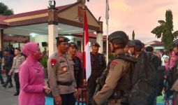 Operasi Damai Cartenz, Irjen Nana Berangkatkan 105 Personel Brimob Polda Sulsel - JPNN.com