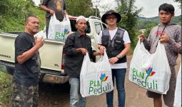 Petugas PLN Sisir Lokasi Terisolir Untuk Salurkan Bantuan Pascagempa Cianjur - JPNN.com