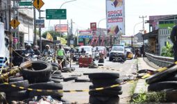 Jalan Bogor-Sukabumi Tertutup Longsor, Kendaraan Dialihkan ke Tol - JPNN.com