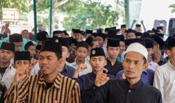 Ratusan Santri di Bekasi Doakan Ganjar jadi Presiden 2024 - JPNN.com