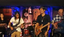 Gitar Ridho Slank Terlelang Rp 60 Juta untuk Bantu Korban Gempa Cianjur - JPNN.com