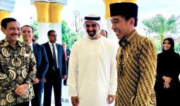 Presiden Jokowi Terima Sheikh Khalid, Pak Luhut Ikut Masuk Masjid - JPNN.com