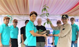 NEC Indonesia Tanam Ribuan Pohon demi Pulihkan Lahan Kritis di Jabar - JPNN.com