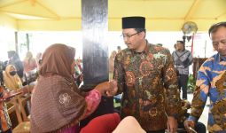 Bagi Bansos ke Warga Sekitar TPA, Bupati Sidoarjo Ungkap Ikhtiar Menyulap Sampah jadi Berkah - JPNN.com