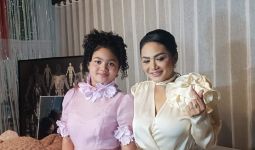 Amora Ikuti Jejak Ibunda Jadi Penyanyi, KD Titip Pesan Begini - JPNN.com