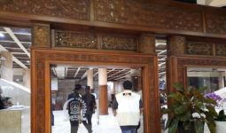 KPK Datangi Gedung DPRD Jatim, Sejumlah Ruangan Anggota Dewan Yang Terhormat Digeledah - JPNN.com