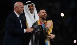 Jubah Hitam Messi Bikin Barat dan Arab Tegang - JPNN.com
